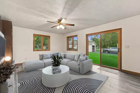 Living - 415 Waterloo Rd, Marshall, WI 53559 photo 5 of 10