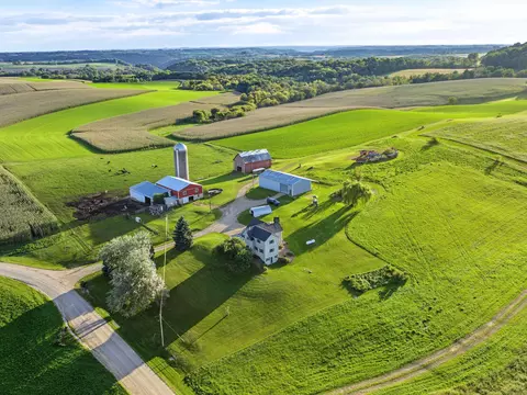 s8199 Gilman Road, Ferryville, WI 54628