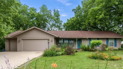 349 Sycamore Ln, Machesney Park, IL 61115
