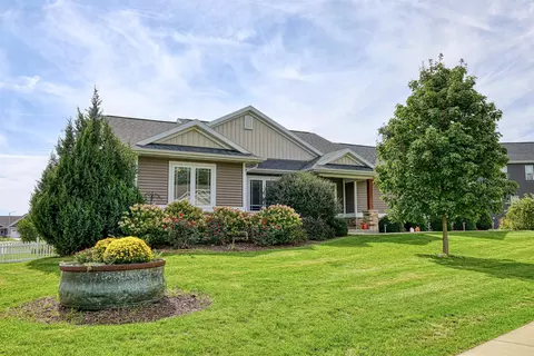601 Wheatland Dr, Cambridge, WI 53523