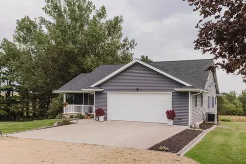 6214 Highway 61 35, Potosi, WI 53820