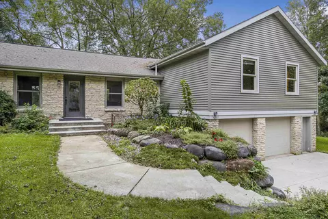 970 Water St, Prairie Du Sac, WI 53578