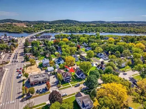 914 Monroe St, Sauk City, WI 53583