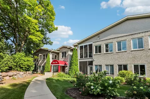 69 Cherokee Cir #103, Madison, WI 53704