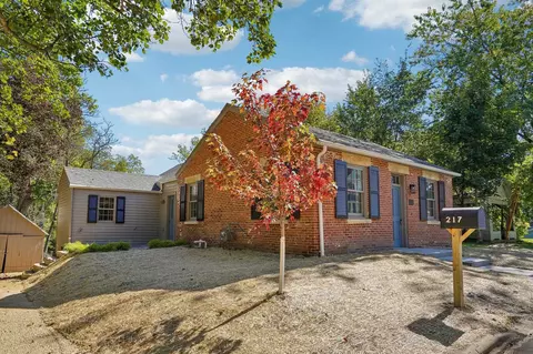 217 N Chestnut St, Mineral Point, WI 53565