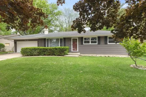 810 Suffolk Dr, Janesville, WI 53546