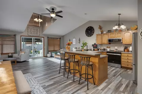 2149 Blue Heron Ct, Stoughton, WI 53589