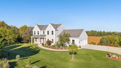 9660 Skyline Dr, Allenton, WI 53002