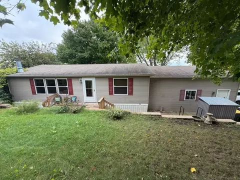 38 Apple Hill Dr, Blue Mounds, WI 53517