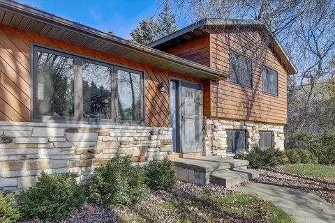 1110 Sunfield St, Sun Prairie, WI 53590