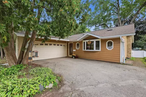 5133 Door Dr, Madison, WI 53705