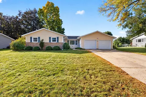 7017 Prairie Dr, Middleton, WI 53562
