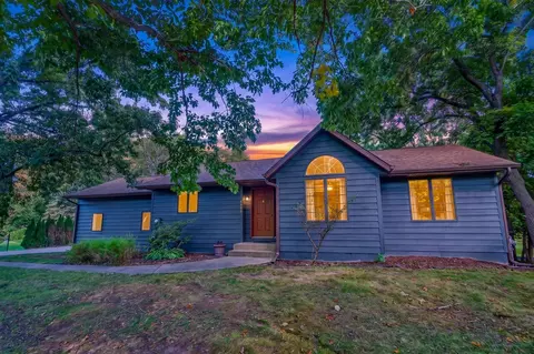 8062 Burr Oak Trl, Cross Plains, WI 53528