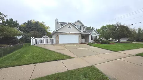 1304 N Wuthering Hills Dr, Janesville, WI 53546