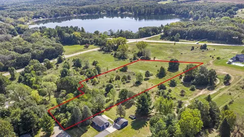 3 66ac Fish Ln, Oxford, WI 53952