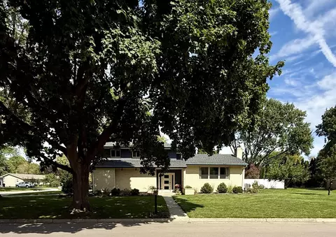 409 Winnebago Dr, Janesville, WI 53545