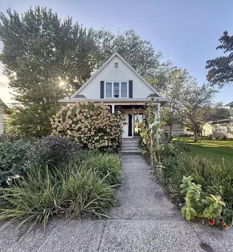 409 S Wacouta Ave, Prairie Du Chien, WI 53821