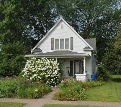 409 S Wacouta Ave, Prairie Du Chien, WI 53821