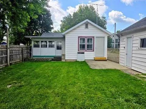 Exterior - 554 Scott St, Ripon, WI 54971 photo 5 of 11