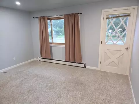 Living - 554 Scott St, Ripon, WI 54971 photo 2 of 2