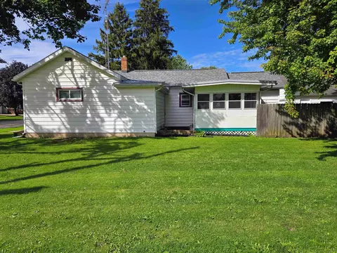 Exterior - 554 Scott St, Ripon, WI 54971 photo 4 of 11