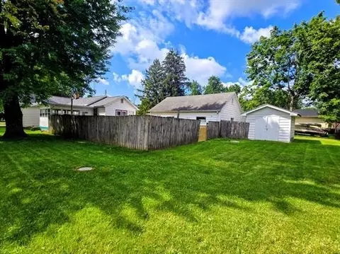 Exterior - 554 Scott St, Ripon, WI 54971 photo 7 of 11