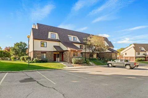 1027 Sunnyvale Ln #B, Madison, WI 53713
