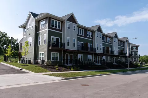 2674 Notre Dame Dr #702, Madison, WI 53711