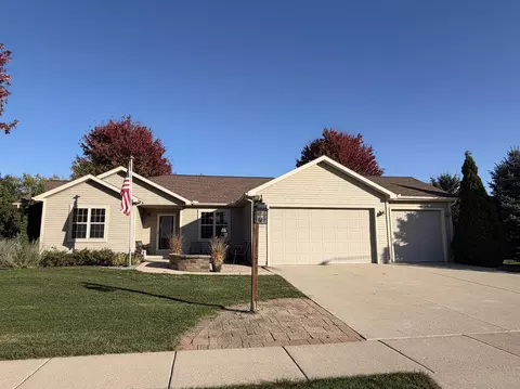 110 Grandview Ct, Columbus, WI 53925