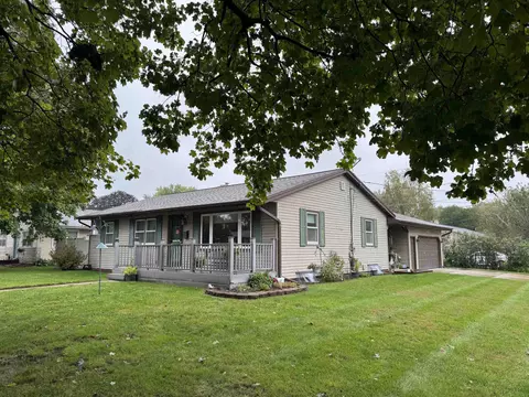 1304 Manor Dr, Janesville, WI 53548