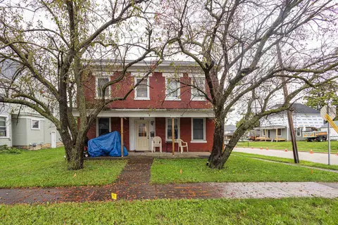 95 W Pine St, Platteville, WI 53818