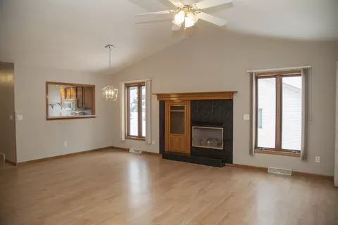 1045 Saddle Rdg, Portage, WI 53901
