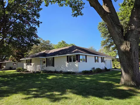 555 N 4th St, Muscoda, WI 53573