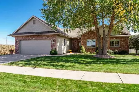 1616 Honeysuckle Ln, Janesville, WI 53546
