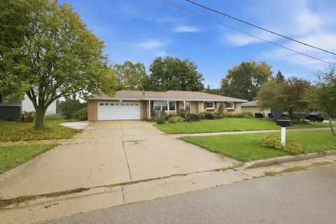 609 Oak Ln, Horicon, WI 53032