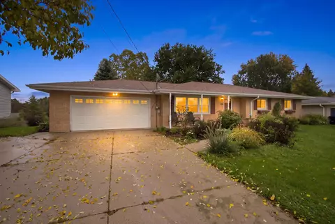 609 Oak Ln, Horicon, WI 53032