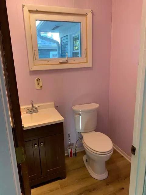 Bath - 1112 Eaton Ave, Beloit, WI 53511 photo 1 of 5