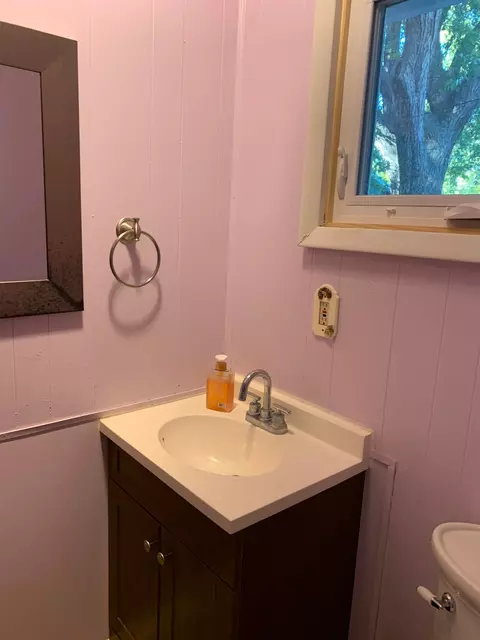 Bath - 1112 Eaton Ave, Beloit, WI 53511 photo 2 of 5