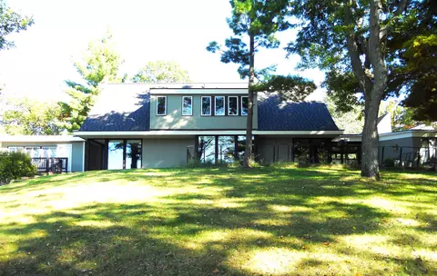 322 Silver Lake Dr, Portage, WI 53901