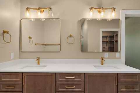 Bath - 4074 Hanover Dr, Deforest, WI 53532 photo 4 of 11