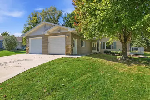 704 Riverview Ct, Jefferson, WI 53549