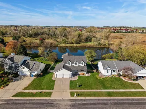 1102 N Fairbrook Dr, Waunakee, WI 53597