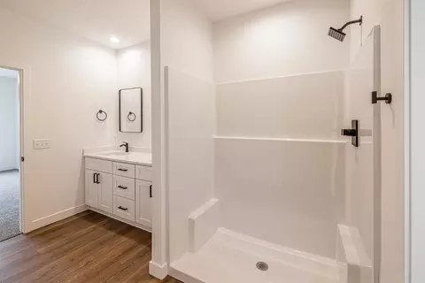 Bath - 2540 Westwood Dr, Beloit, WI 53511 photo 2 of 2
