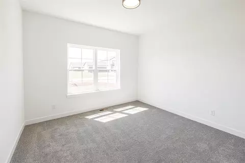 2563 Kadlec Dr, Beloit, WI 53511 photo 6
