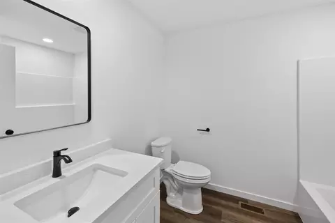 Bath - 611 Millar Dr, Beloit, WI 53511 photo 2 of 2