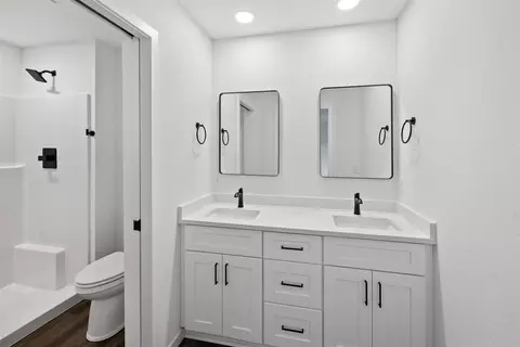Bath - 611 Millar Dr, Beloit, WI 53511 photo 1 of 2