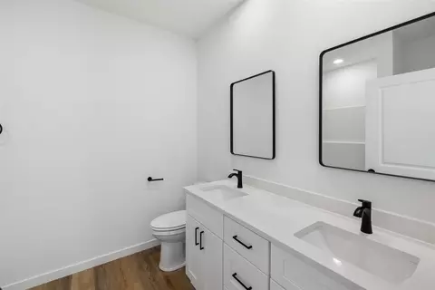 Bath - 635 Millar Dr, Beloit, WI 53511 photo 2 of 2