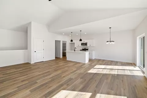 Living - 635 Millar Dr, Beloit, WI 53511 photo 2 of 3
