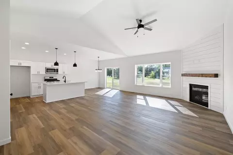 Living - 635 Millar Dr, Beloit, WI 53511 photo 1 of 3
