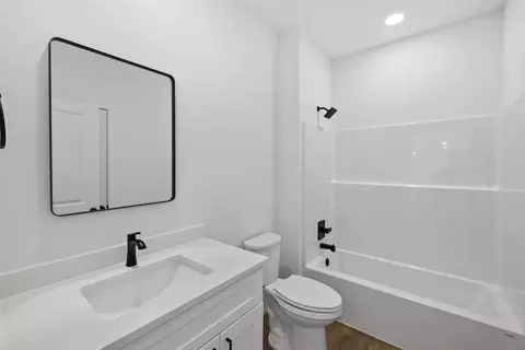 Bath - 635 Millar Dr, Beloit, WI 53511 photo 1 of 2